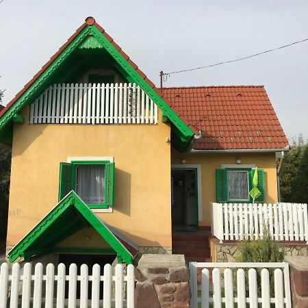 Aracsi Haziko Villa Balatonfured Bagian luar foto
